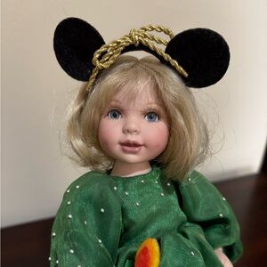 Green candlelight Disney Theme parks doll